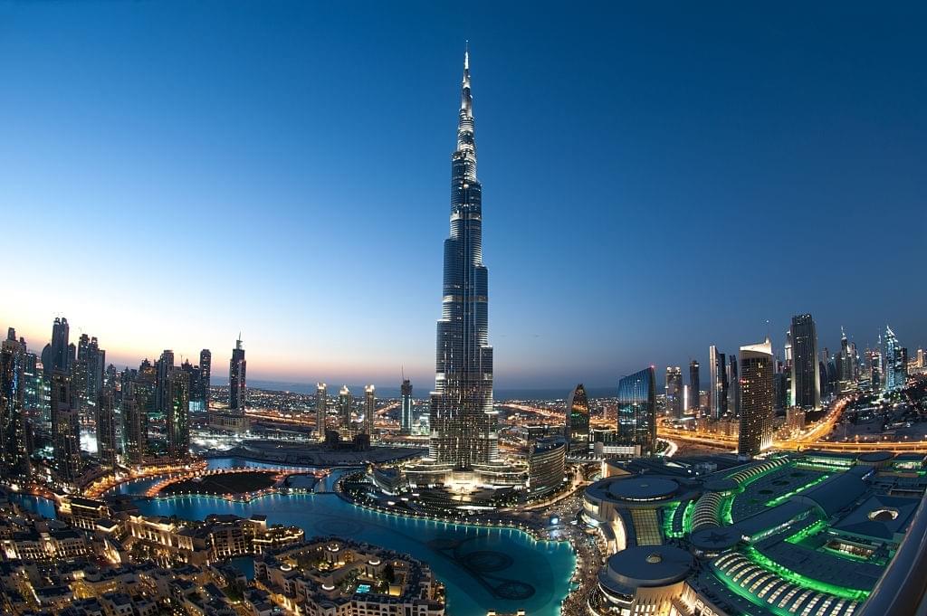 Marvel at the stunning architecture of Burj Khalifa